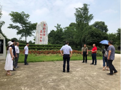 继续教育学院教工党支部赴彭州市升平镇昌衡村开展主题党日活动及领导干部讲党课活动