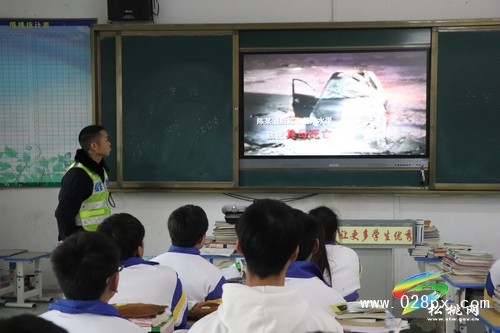 松桃交警大队走进松桃智华（第六）中学开展道路交通安全宣传活动