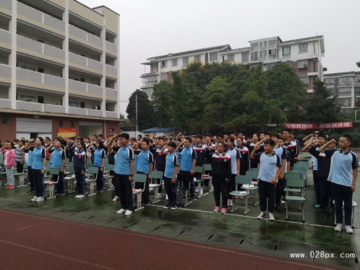 初中全体同学宣誓.jpg