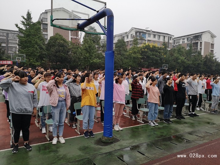 高一年级全体同学宣誓.jpg