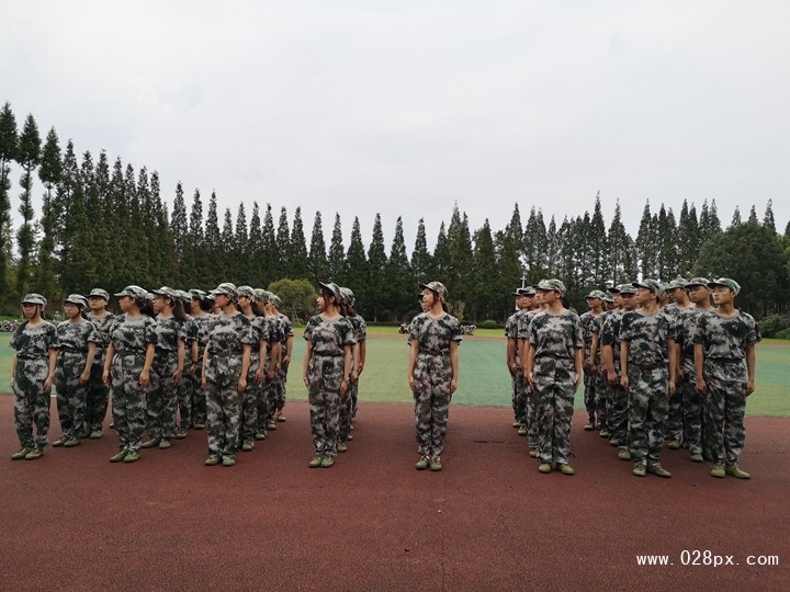 育才高一（4）班军训会操风采 (2).jpg