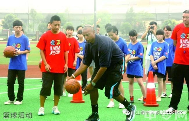 都江堰市青城山高级中学篮球活动