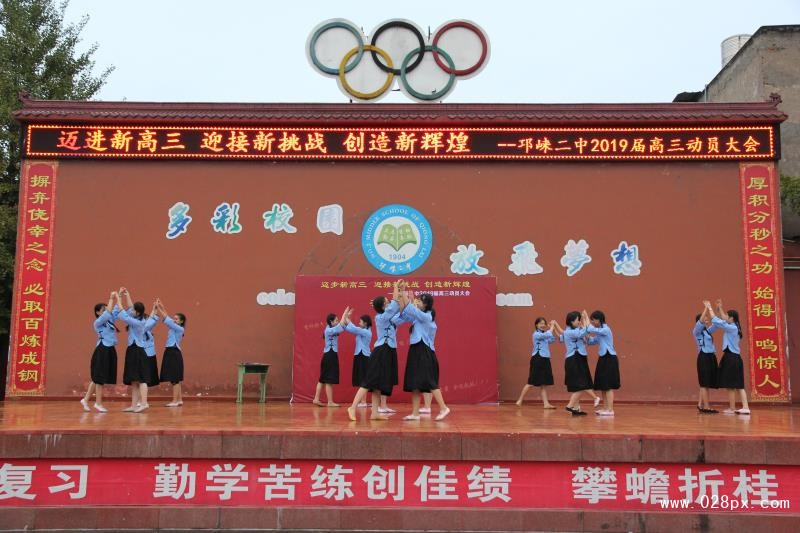 学生用歌舞《中华孝道》表达感恩之心_副本.jpg