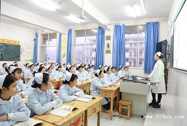 四川卫校学费一年大概多少