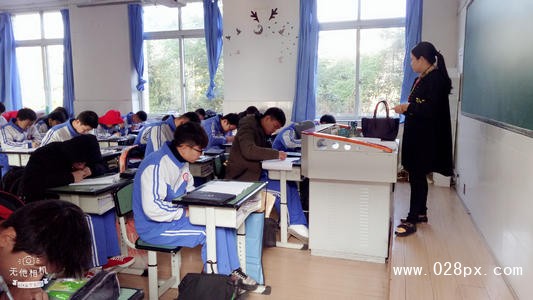 成都市洞子口职业高级中学校收费