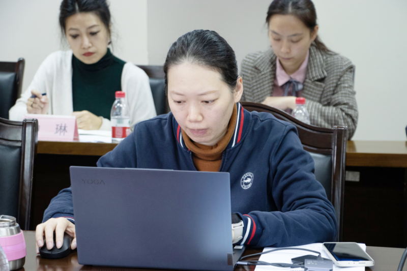 成都市金沙智库研究会秘书长 陈姣姣