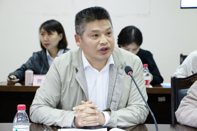 成都高职中专教育学会代表、成都工业职业技术学院科研处处长 袁继敏
