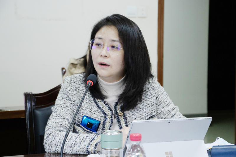 成都市历史学会副会长 范 瑛