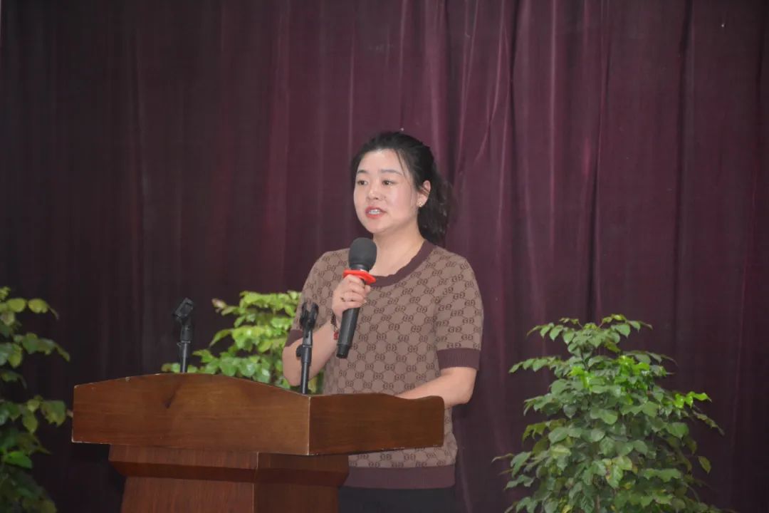 学生家长代表发言