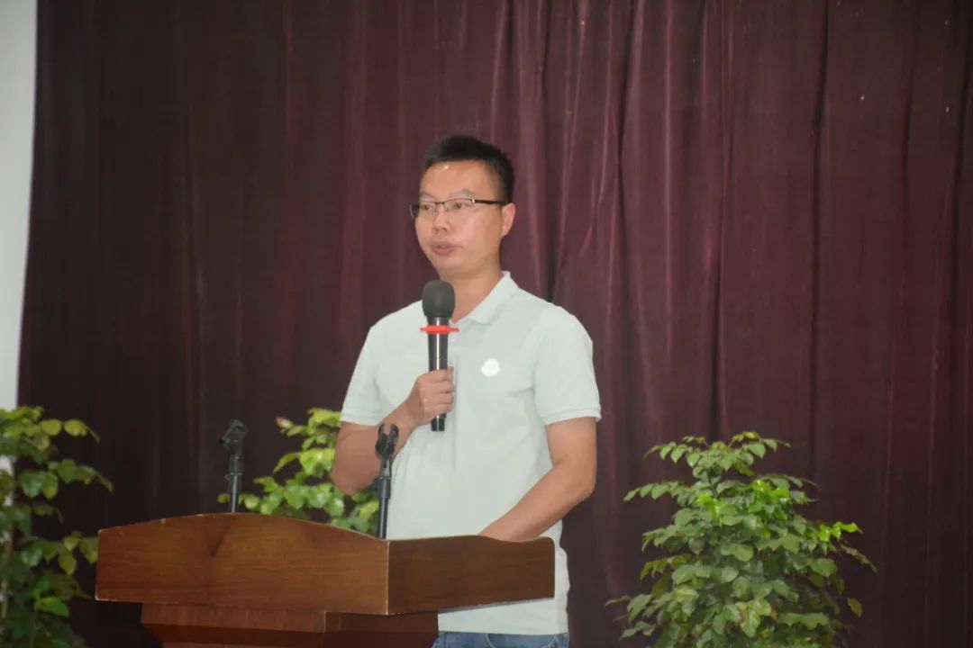 班主任代表赵强发言