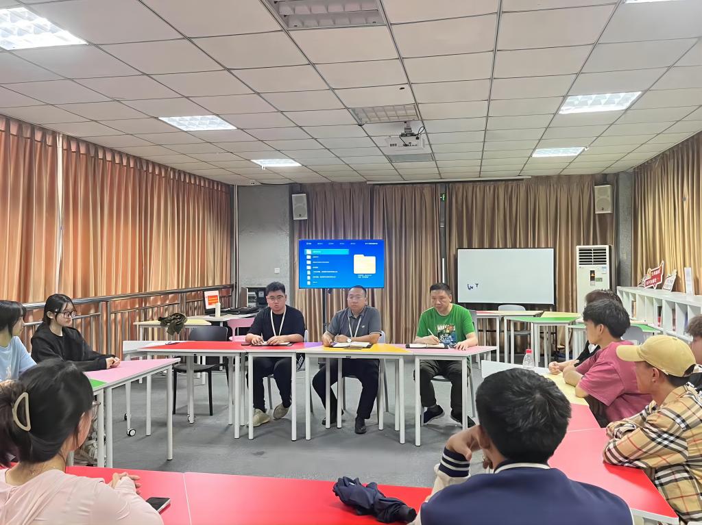 继续教育学院开展2023-2024学年下学期期中教学检查学生座谈会